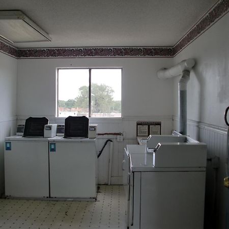 Travelstar Inn & Suites Colorado Springs Extérieur photo