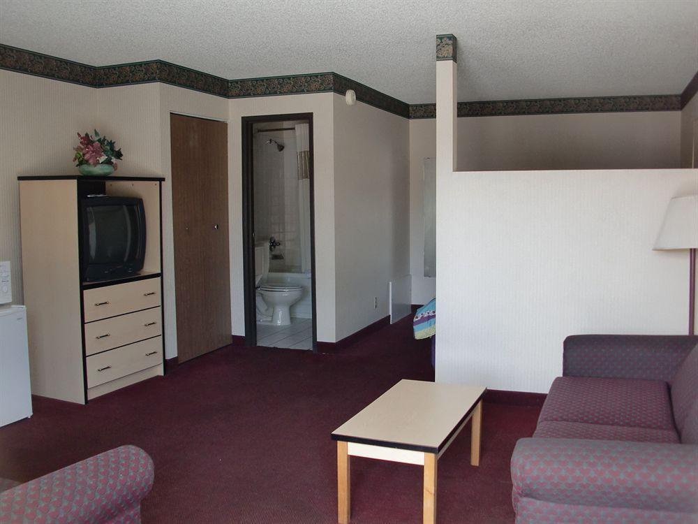 Travelstar Inn & Suites Colorado Springs Extérieur photo
