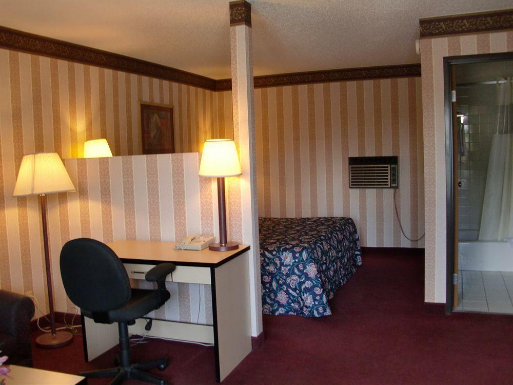 Travelstar Inn & Suites Colorado Springs Extérieur photo