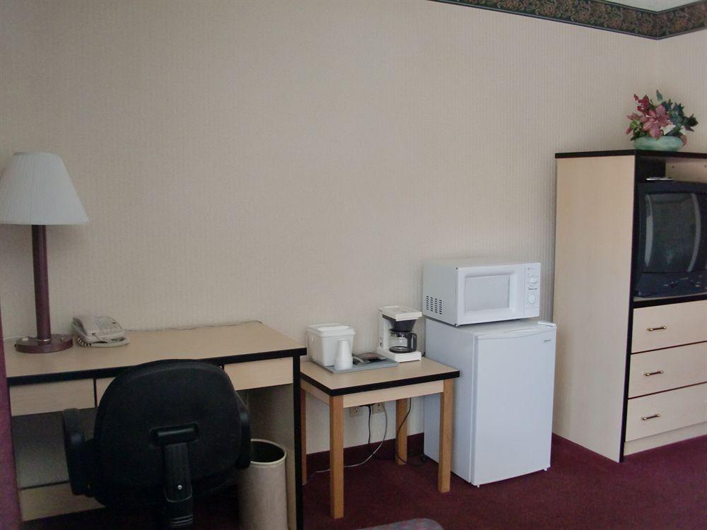 Travelstar Inn & Suites Colorado Springs Extérieur photo