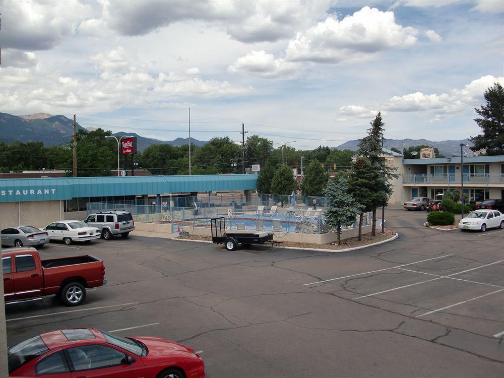 Travelstar Inn & Suites Colorado Springs Extérieur photo