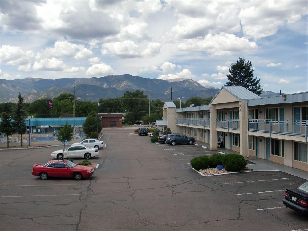 Travelstar Inn & Suites Colorado Springs Extérieur photo