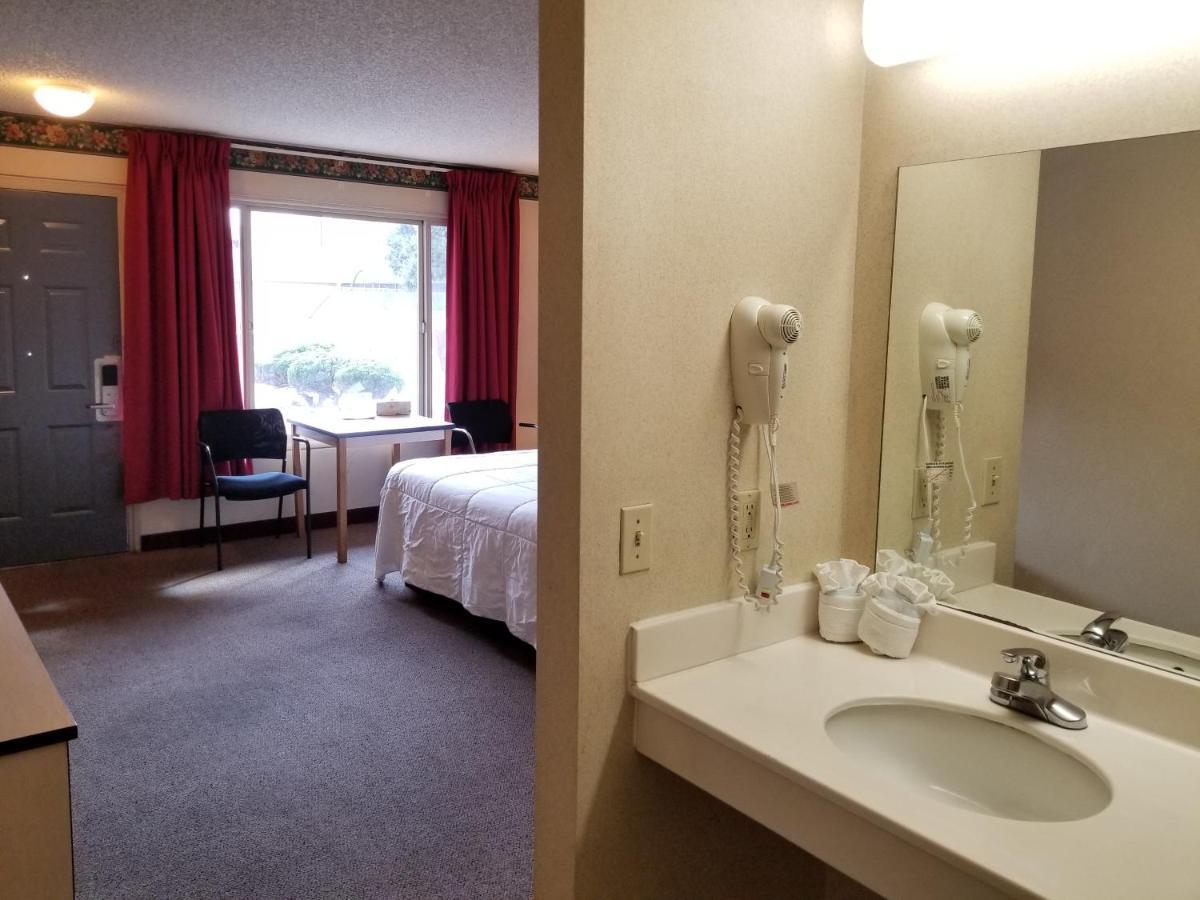Travelstar Inn & Suites Colorado Springs Extérieur photo