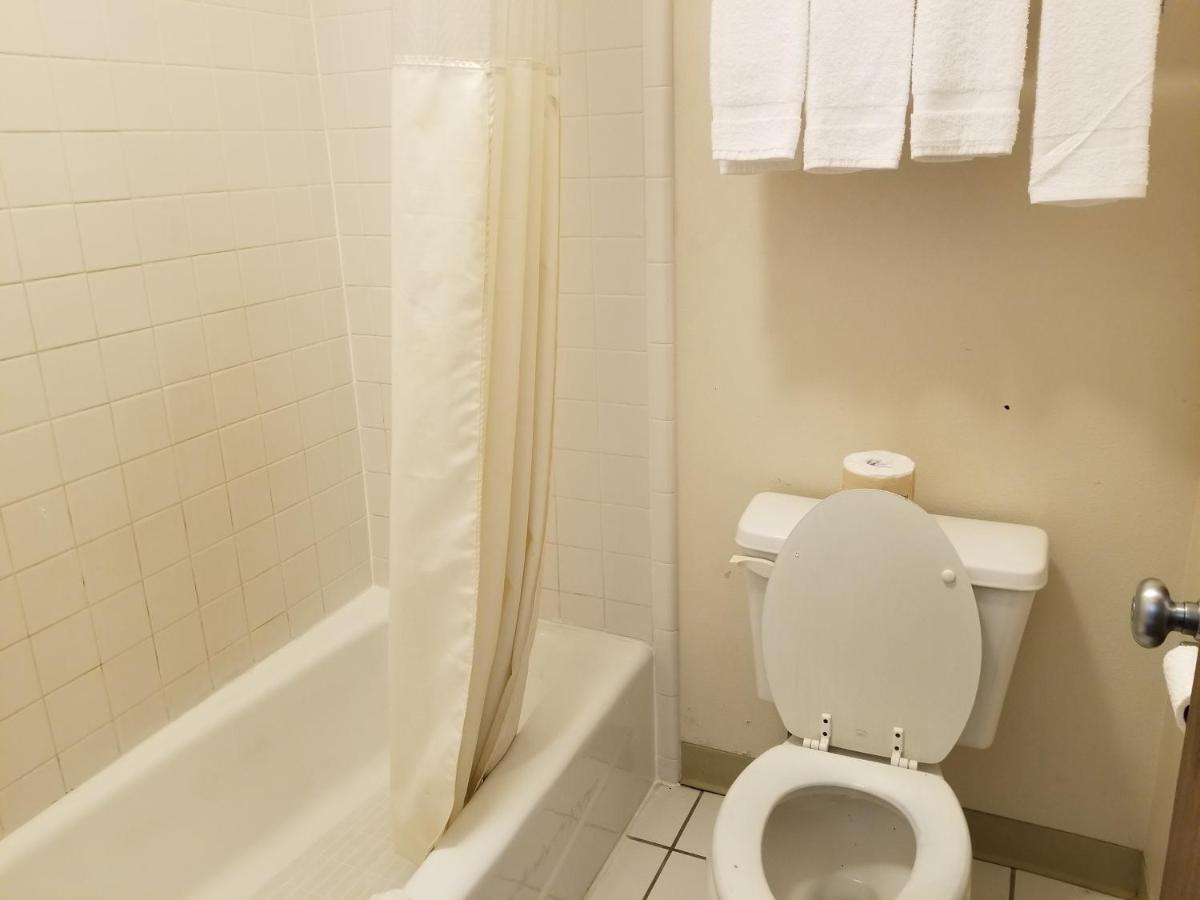 Travelstar Inn & Suites Colorado Springs Extérieur photo