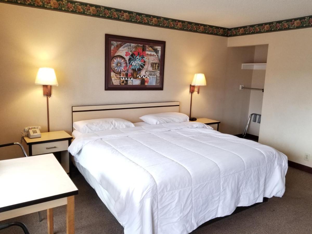 Travelstar Inn & Suites Colorado Springs Extérieur photo