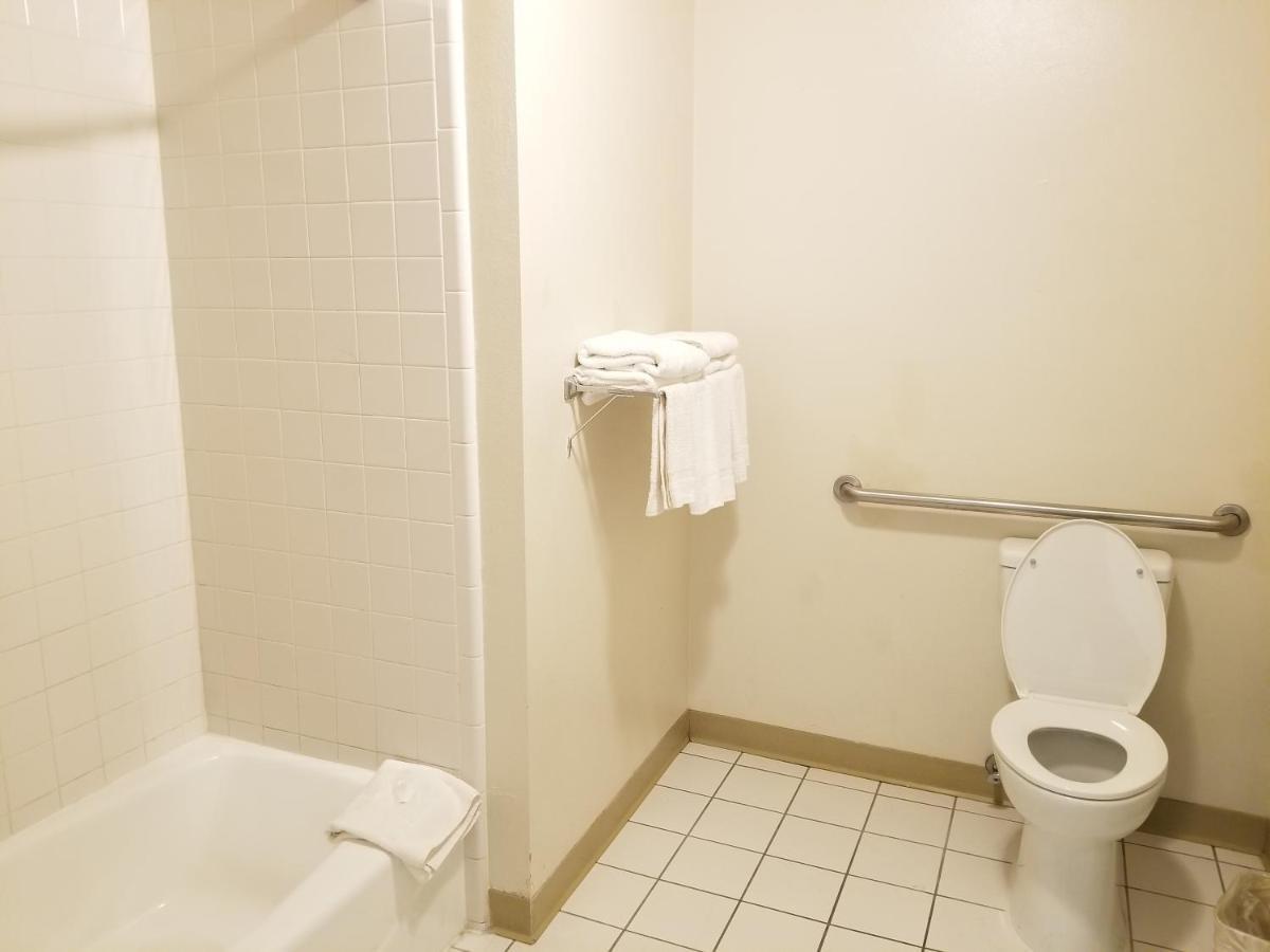 Travelstar Inn & Suites Colorado Springs Extérieur photo