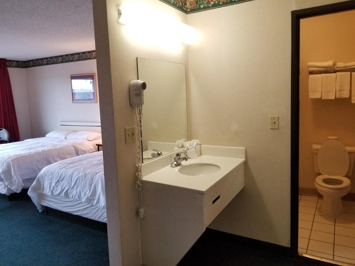 Travelstar Inn & Suites Colorado Springs Extérieur photo